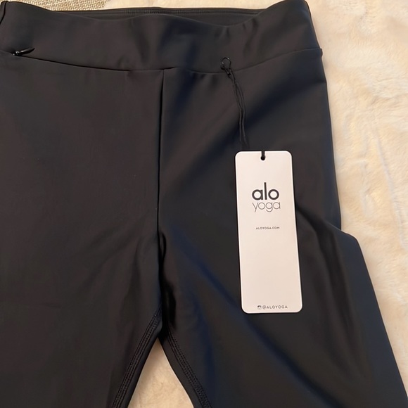 Alo Yoga Airlift high-waist conceal-zip capri. Like new - Picture 9 of 12